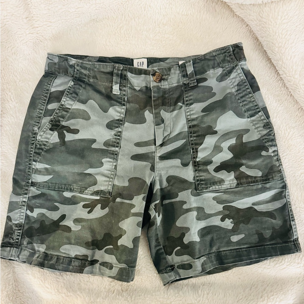 GAP Women's Camouflage Cargo Shorts - Green